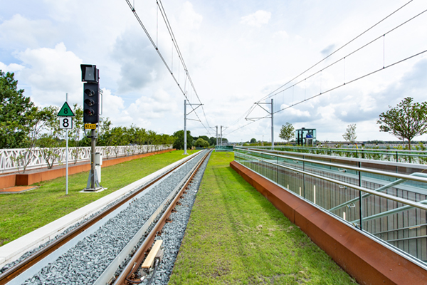 RandstadRail Lansingerland-Zoetermeer een uniek station met groen verblijfsdak